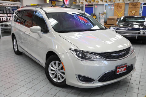 2017 Chrysler Pacifica Touring-L