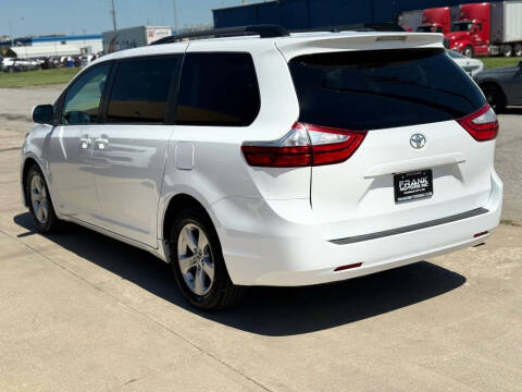2017 Toyota Sienna LE 8-Passenger
