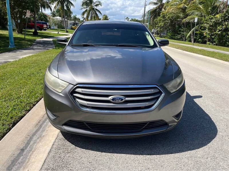 2014 Ford Taurus SE