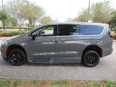 2024 Chrysler Pacifica Touring L