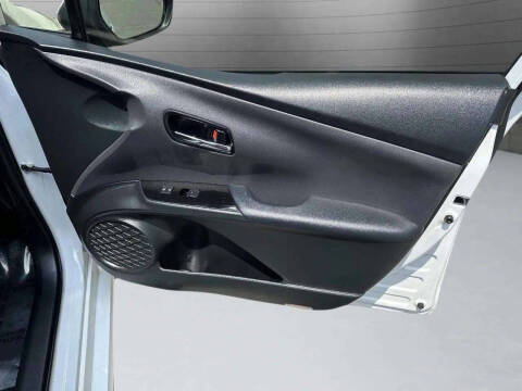 2022 Toyota Prius LE