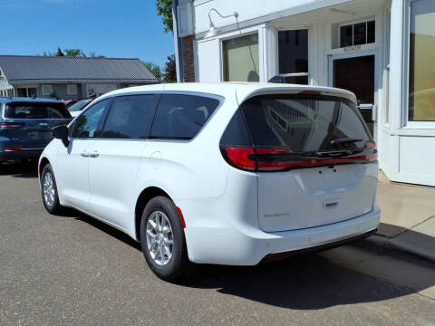 2027 Chrysler Pacifica Select