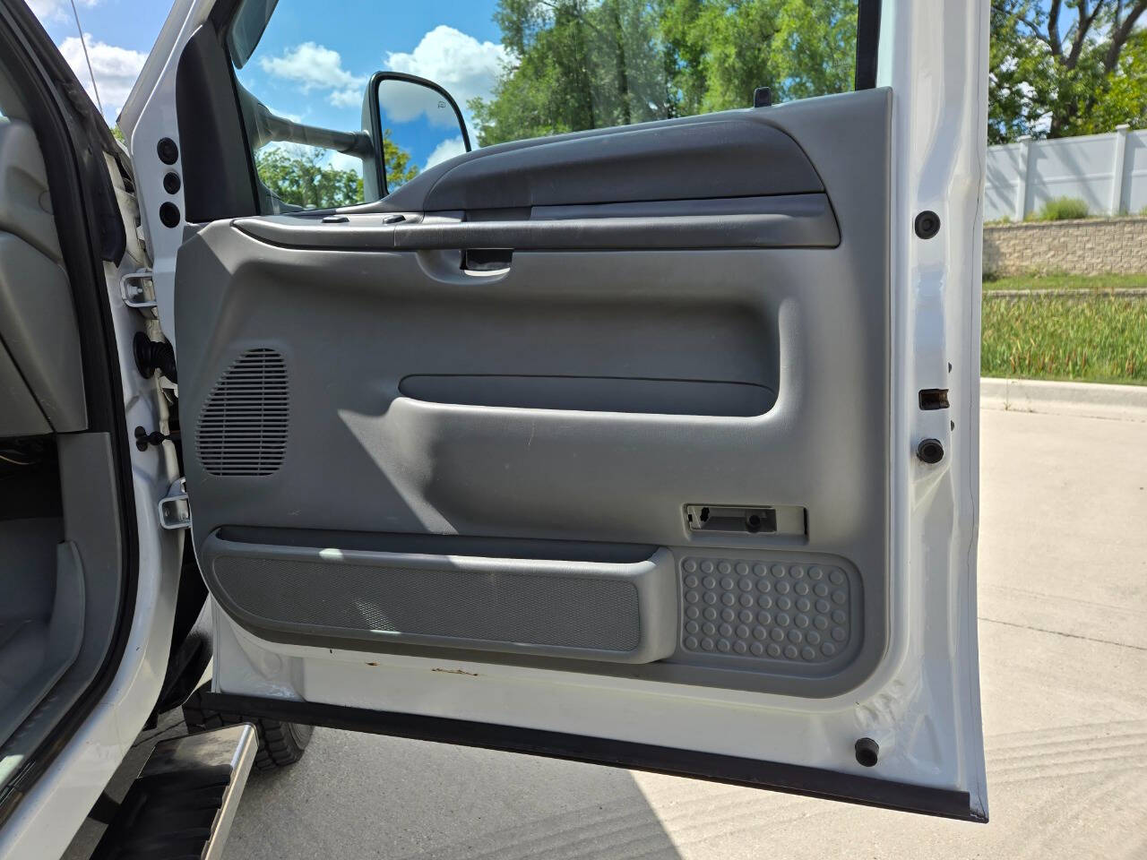 2004 Ford F-550 Super Duty 68