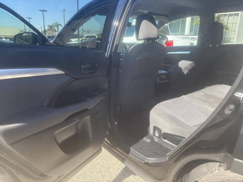 2015 Toyota Highlander LE