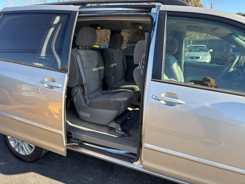 2009 Toyota Sienna LE 7-Passenger