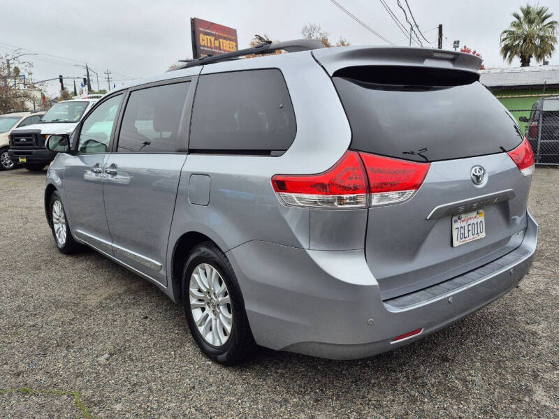 2014 Toyota Sienna XLE 8-Passenger
