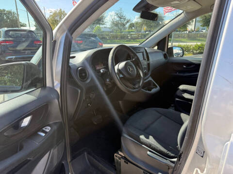 2017 Mercedes-Benz Metris Worker Passenger