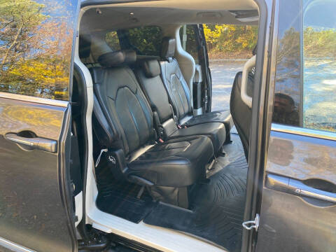 2017 Chrysler Pacifica Touring-L