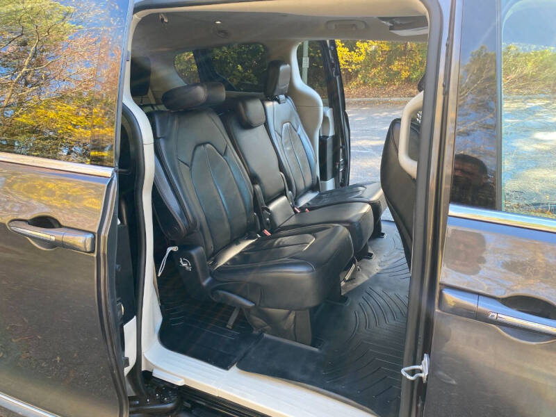 2017 Chrysler Pacifica Touring-L