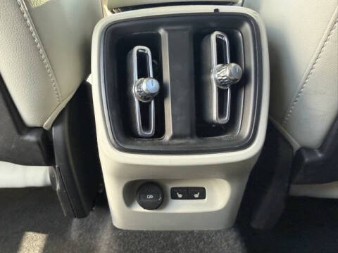 2022 Volvo XC40 T5 Momentum