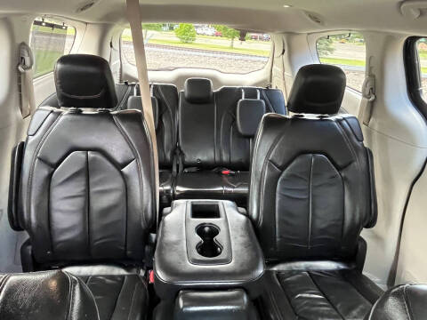2017 Chrysler Pacifica Touring-L