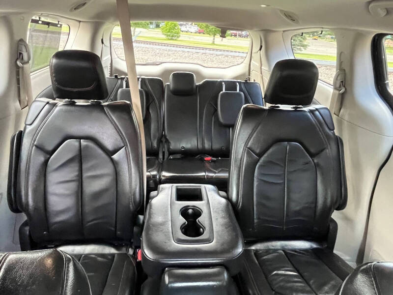 2017 Chrysler Pacifica Touring-L