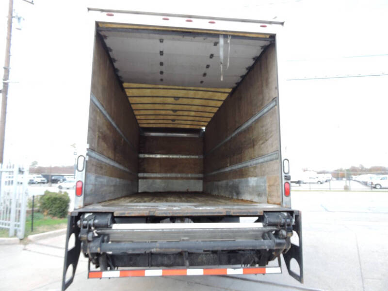 2012 Freightliner M2 106