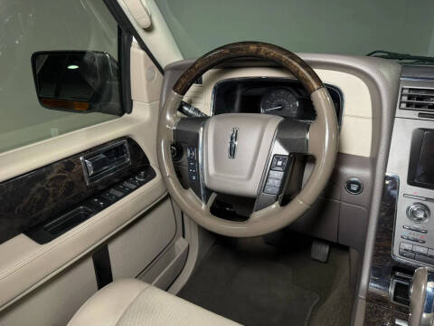 2017 Lincoln Navigator Select