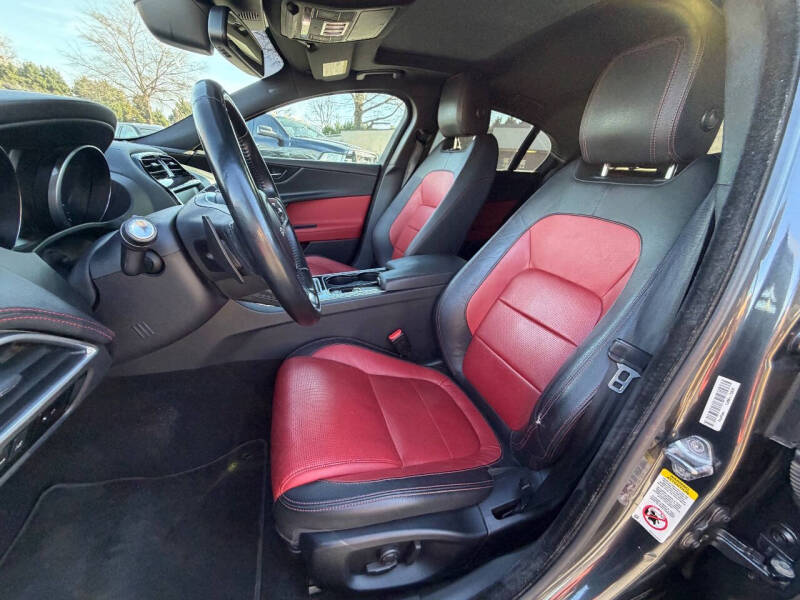 2017 Jaguar XE 35t R-Sport