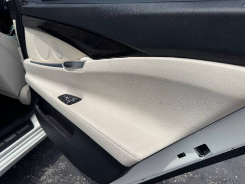 2012 BMW 5 Series 550i Gran Turismo