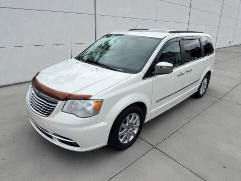 2013 Chrysler Town and Country Touring