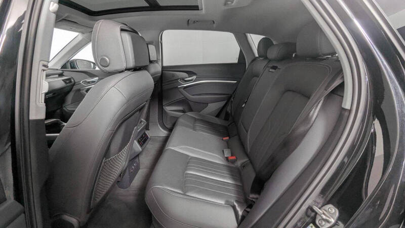 2021 Audi e-tron quattro Premium