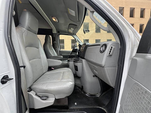 2013 Ford E-Series E-350 SD