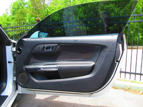 2016 Ford Mustang V6