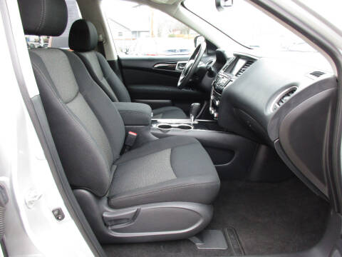 2017 Nissan Pathfinder SV