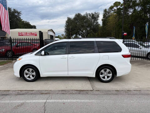 2017 Toyota Sienna LE 8-Passenger
