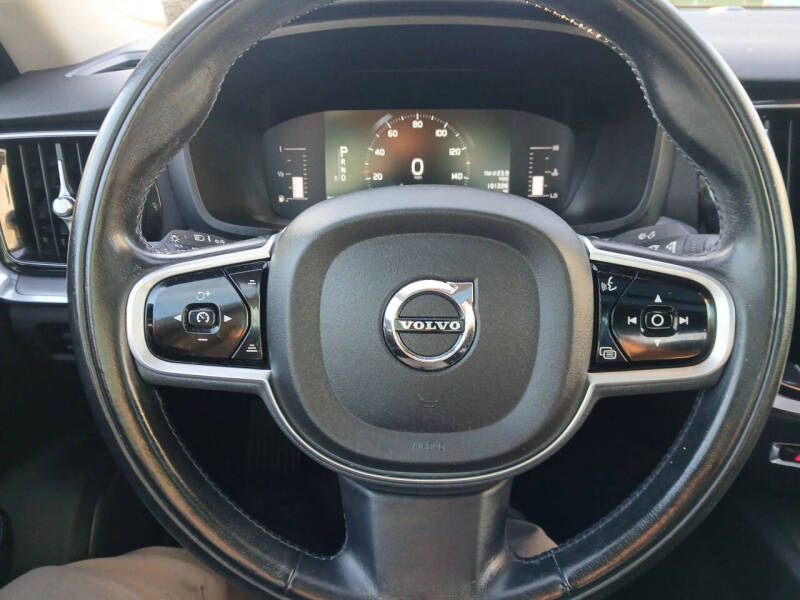 2019 Volvo S60 T6 Momentum