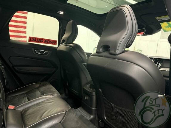 2019 Volvo XC60 T8 eAWD R-Design