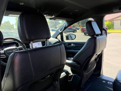 2025 Chrysler Pacifica Select