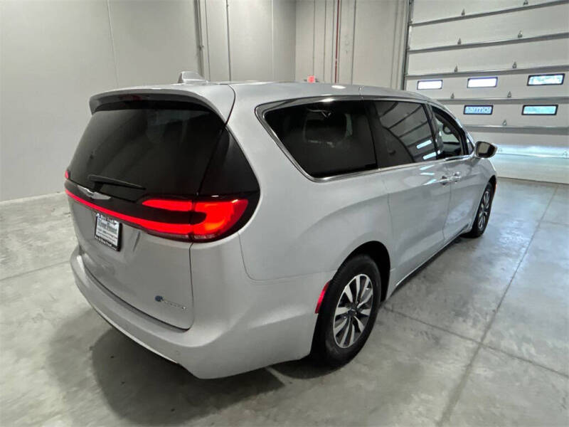 2022 Chrysler Pacifica Hybrid Touring L