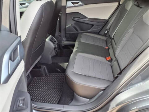 2025 Volkswagen Taos SE