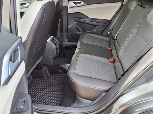 2025 Volkswagen Taos SE