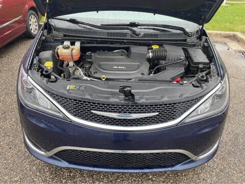 2017 Chrysler Pacifica Touring-L