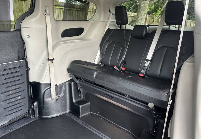 2022 Chrysler Pacifica Touring L