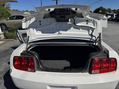 2007 Ford Mustang V6 Deluxe