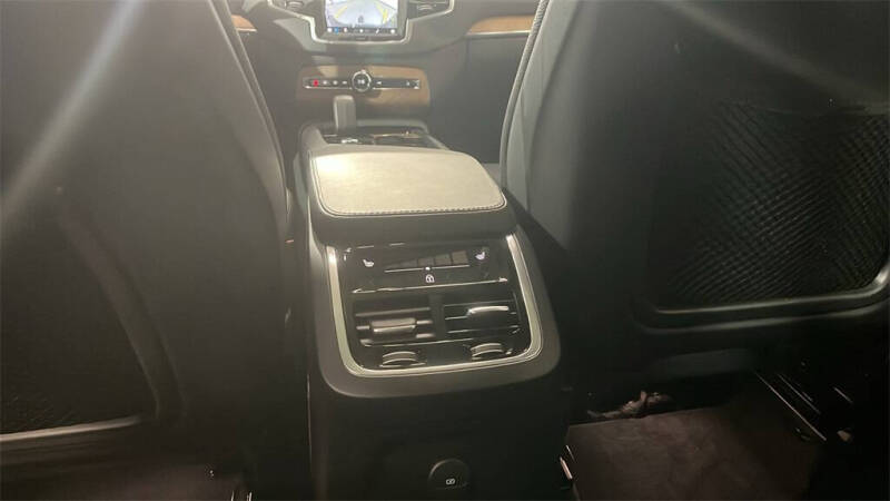 2024 Volvo XC90 Recharge T8 Plus Bright Theme 6P