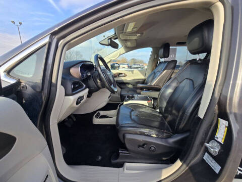 2017 Chrysler Pacifica Touring-L Plus