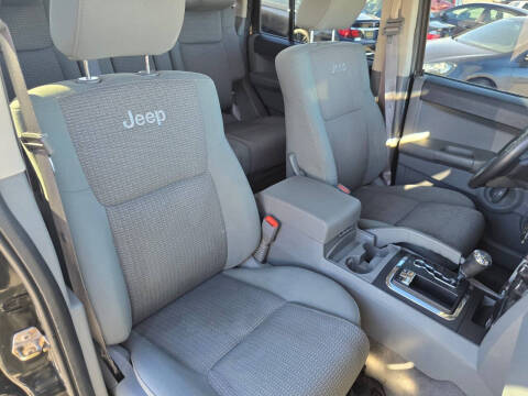 2007 Jeep Commander Sport