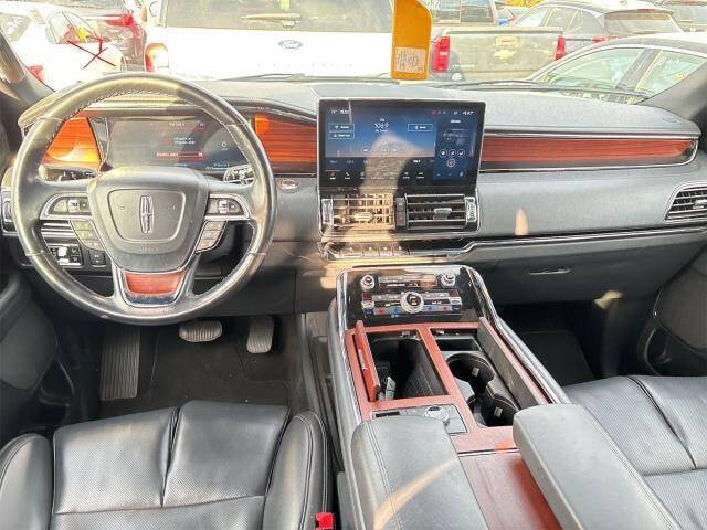 2023 Lincoln Navigator Standard