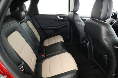 2022 Ford Escape Hybrid Titanium