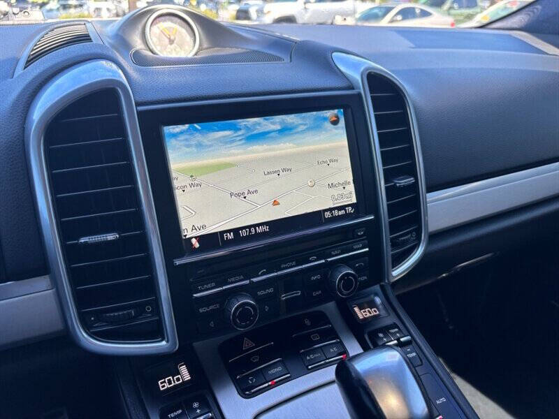 2013 Porsche Cayenne GTS