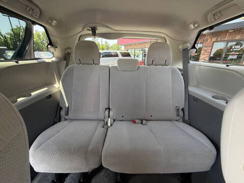 2011 Toyota Sienna LE 8-Passenger