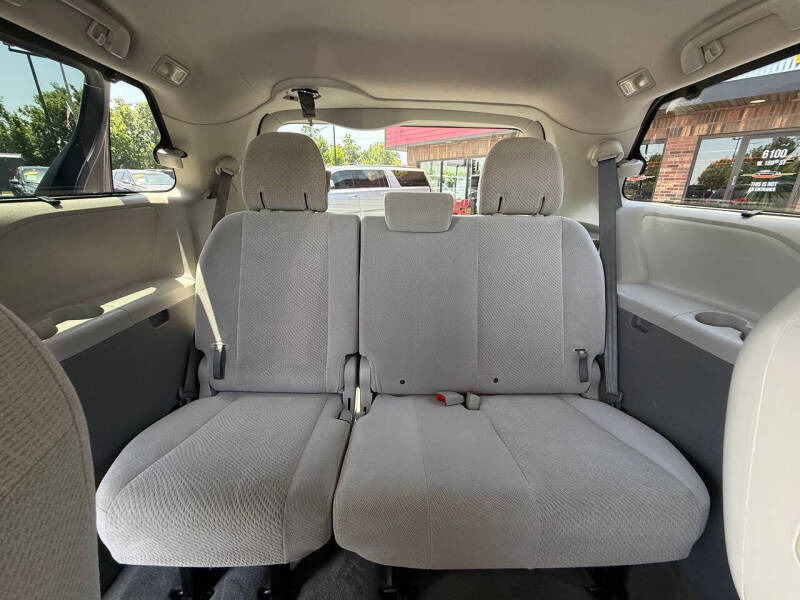 2011 Toyota Sienna LE 8-Passenger