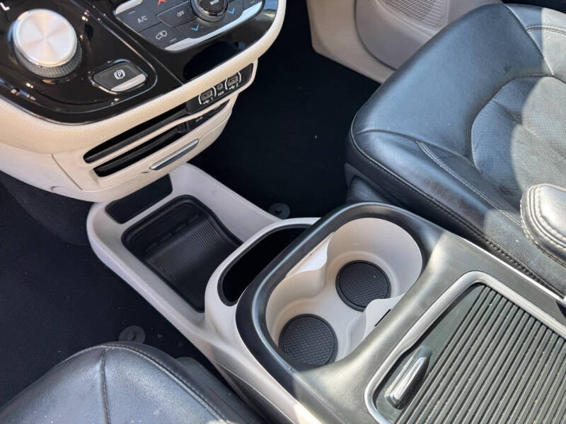 2022 Chrysler Pacifica Hybrid Touring L