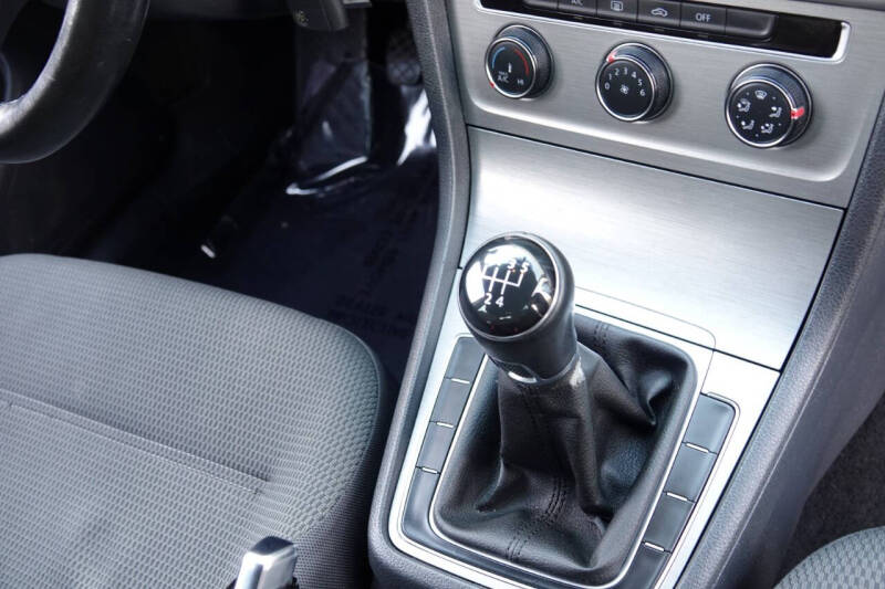 2016 Volkswagen Golf TSI S