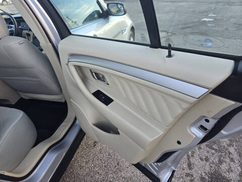 2016 Ford Taurus SE