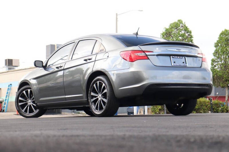 2013 Chrysler 200 Touring
