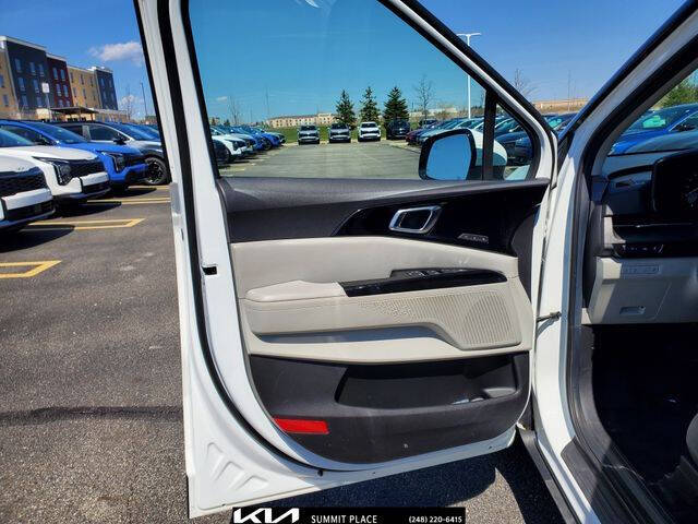 2023 Kia Carnival SX