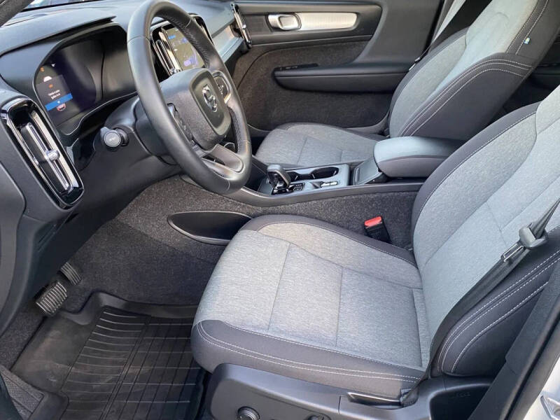 2025 Volvo XC40 B5 Core Bright Theme
