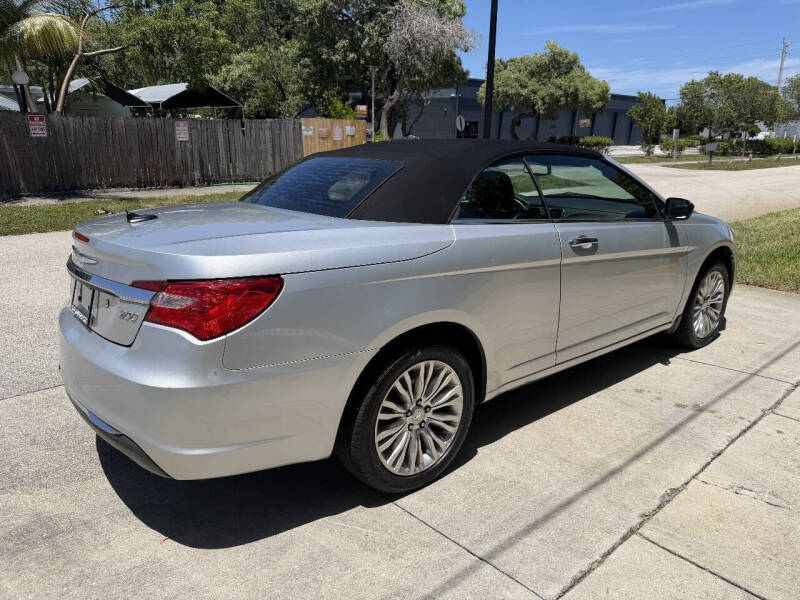 2011 Chrysler 200 Limited